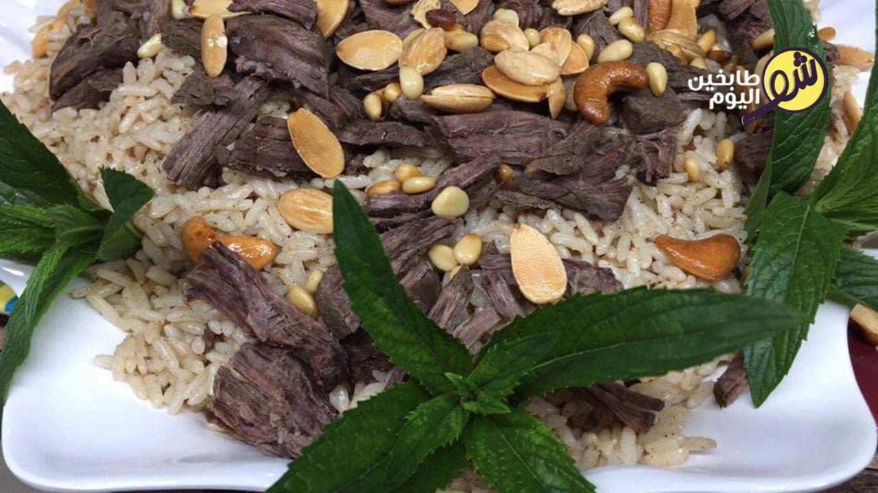 الأرز مع اللحم والمكسرات
