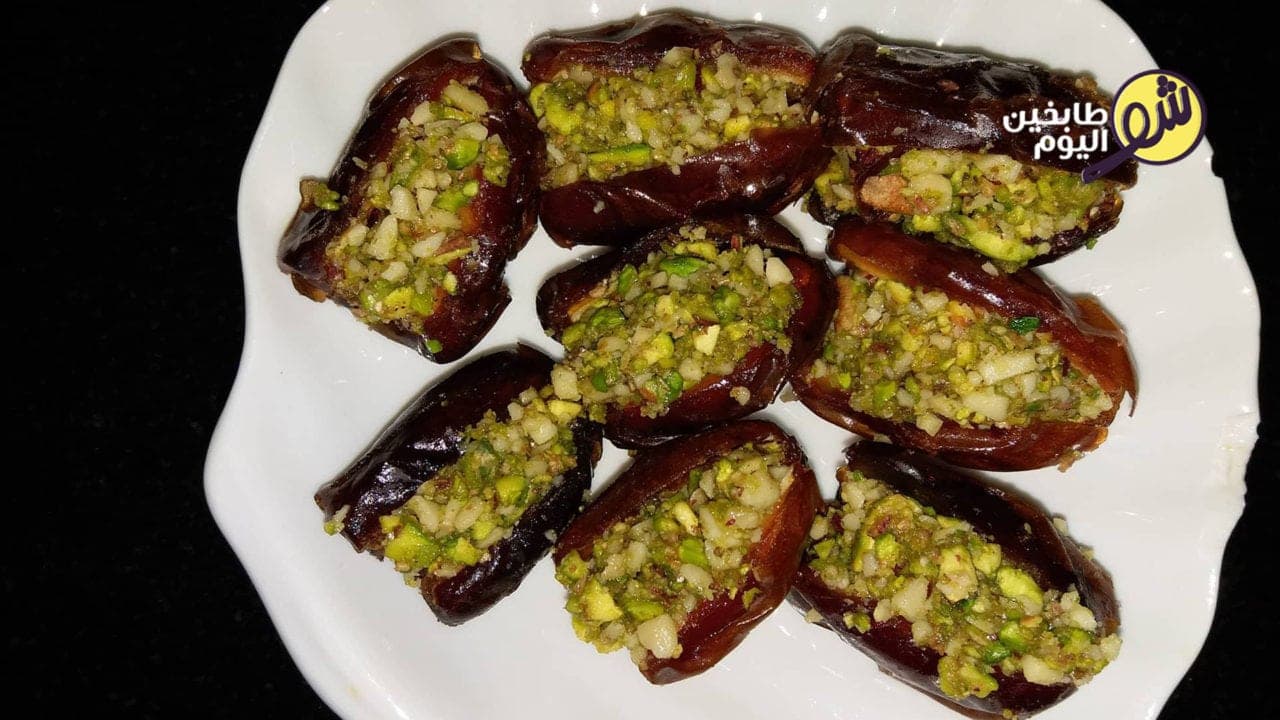 How to Make Almond-Stuffed Dates