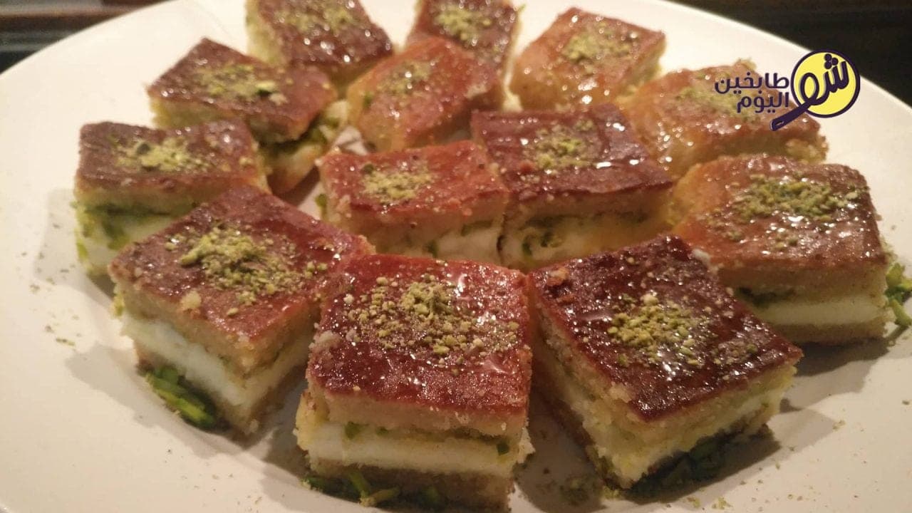 بسبوسة بالقشطة والفستق الحلبي