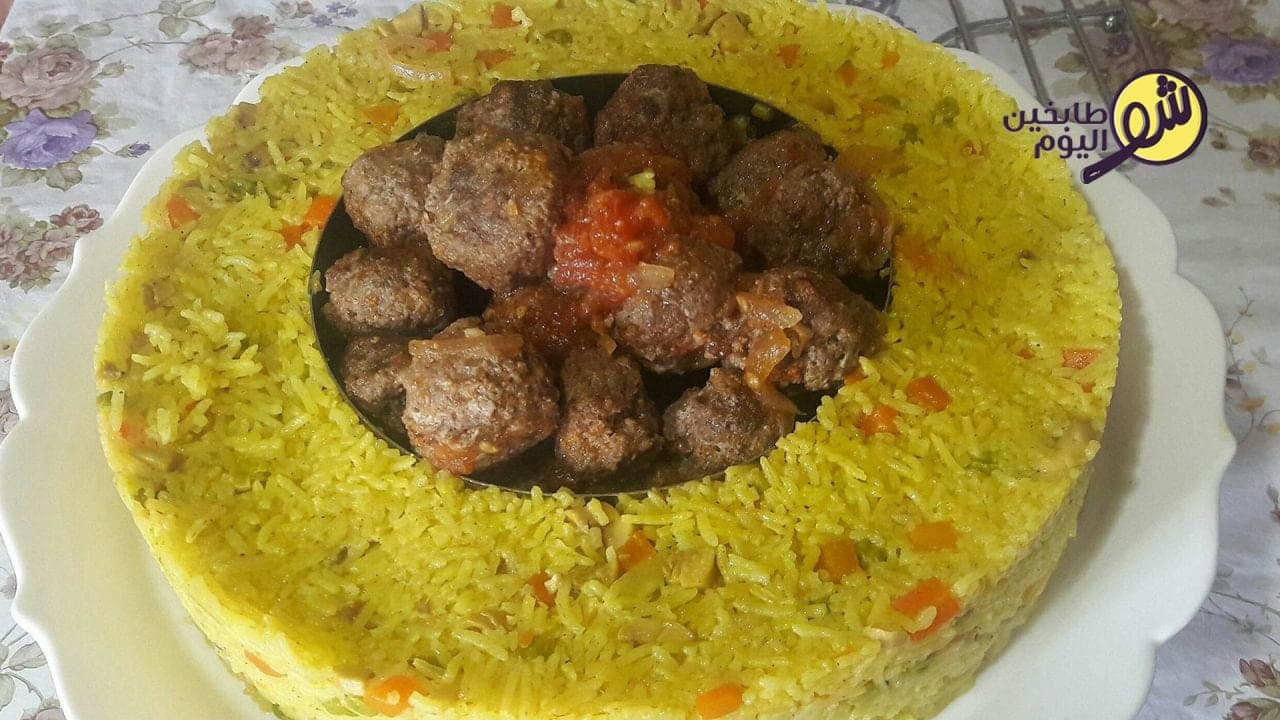 قالب الرز بالخضار مع الكباب