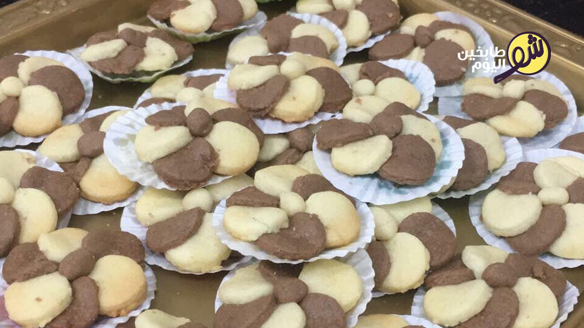 Rose-Shaped Petit Four Cookies (Bteefor)